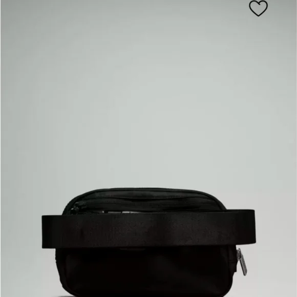 Lululemon Everywhere Belt Bag Rainbow Logo O/S Black NEW - Picture 2 of 10